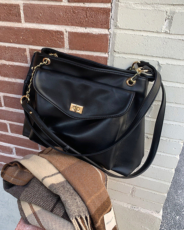 Shoulder bag with pocket in black